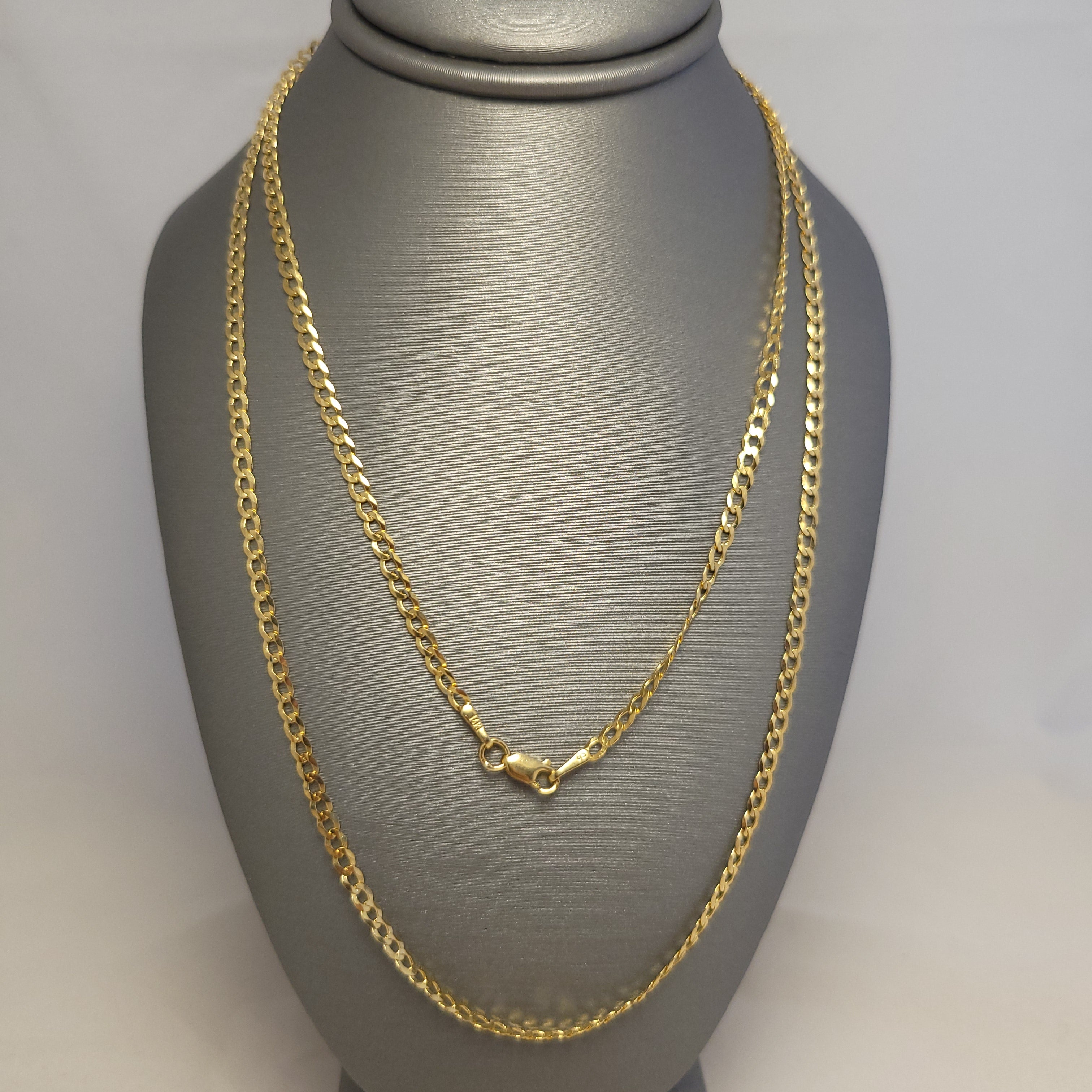 Cadena maciza barbada de oro amarillo de 14K