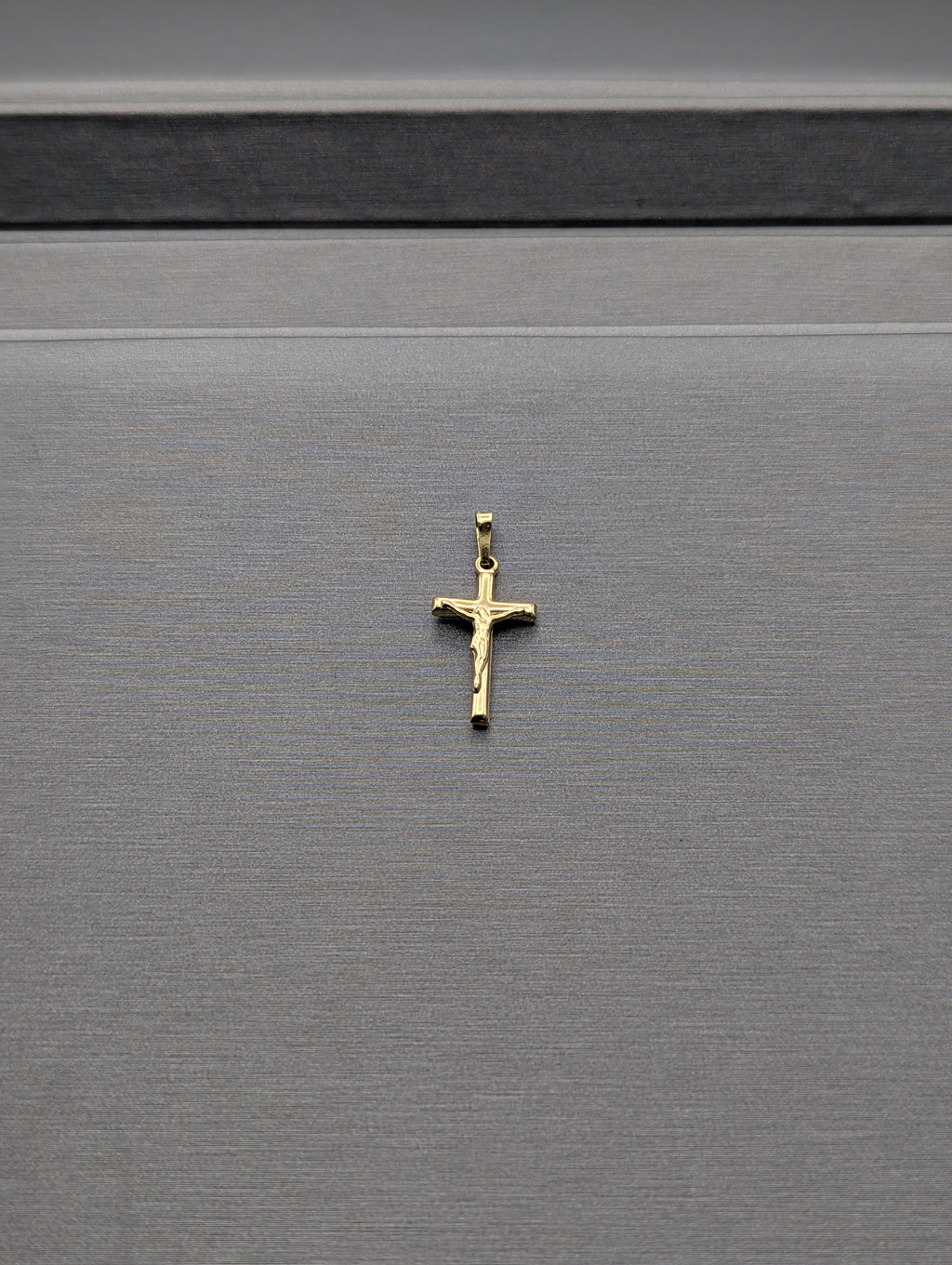 Colgante Crucifijo de Oro Amarillo de 14K