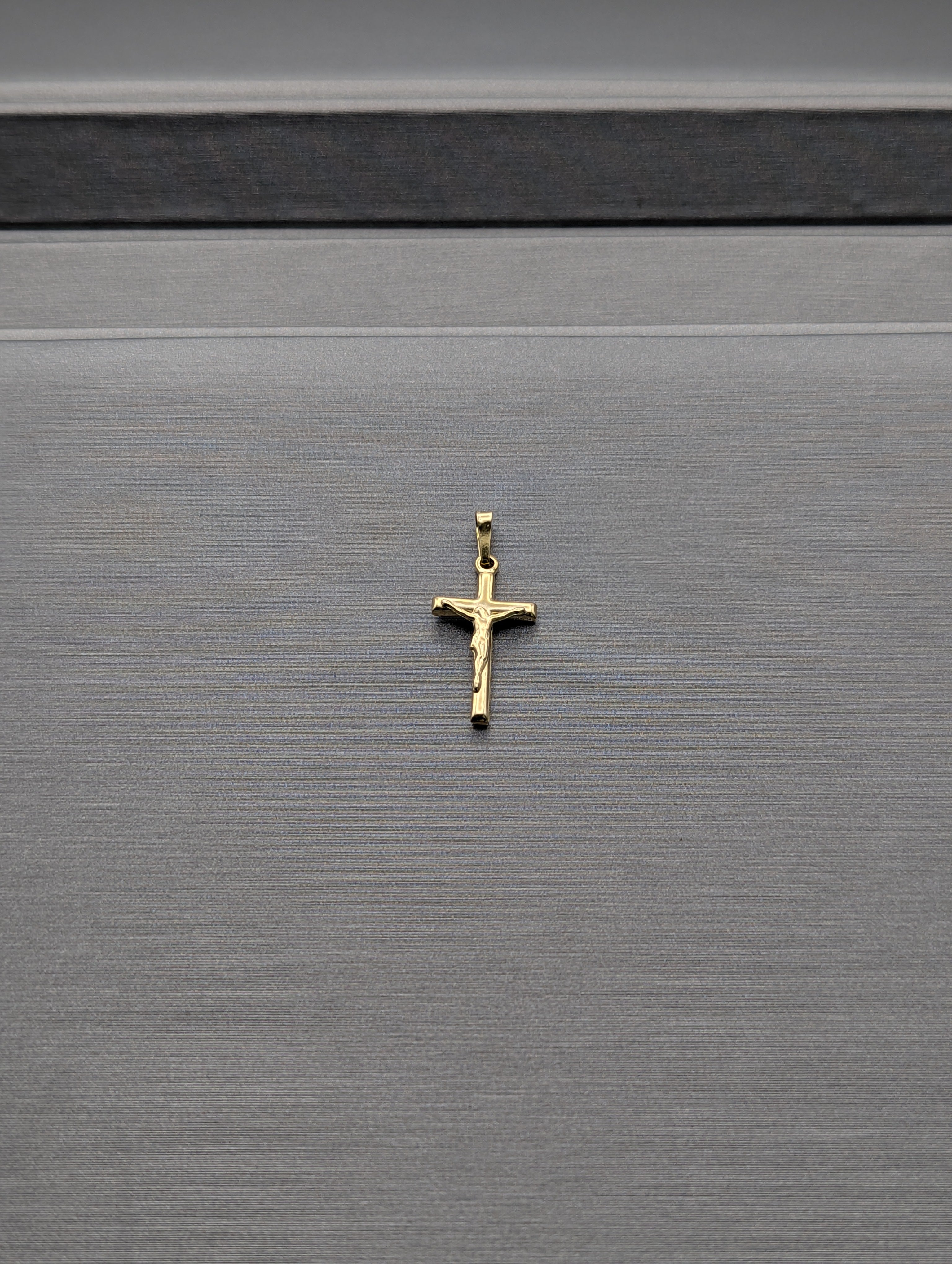 Colgante Crucifijo de Oro Amarillo de 14K