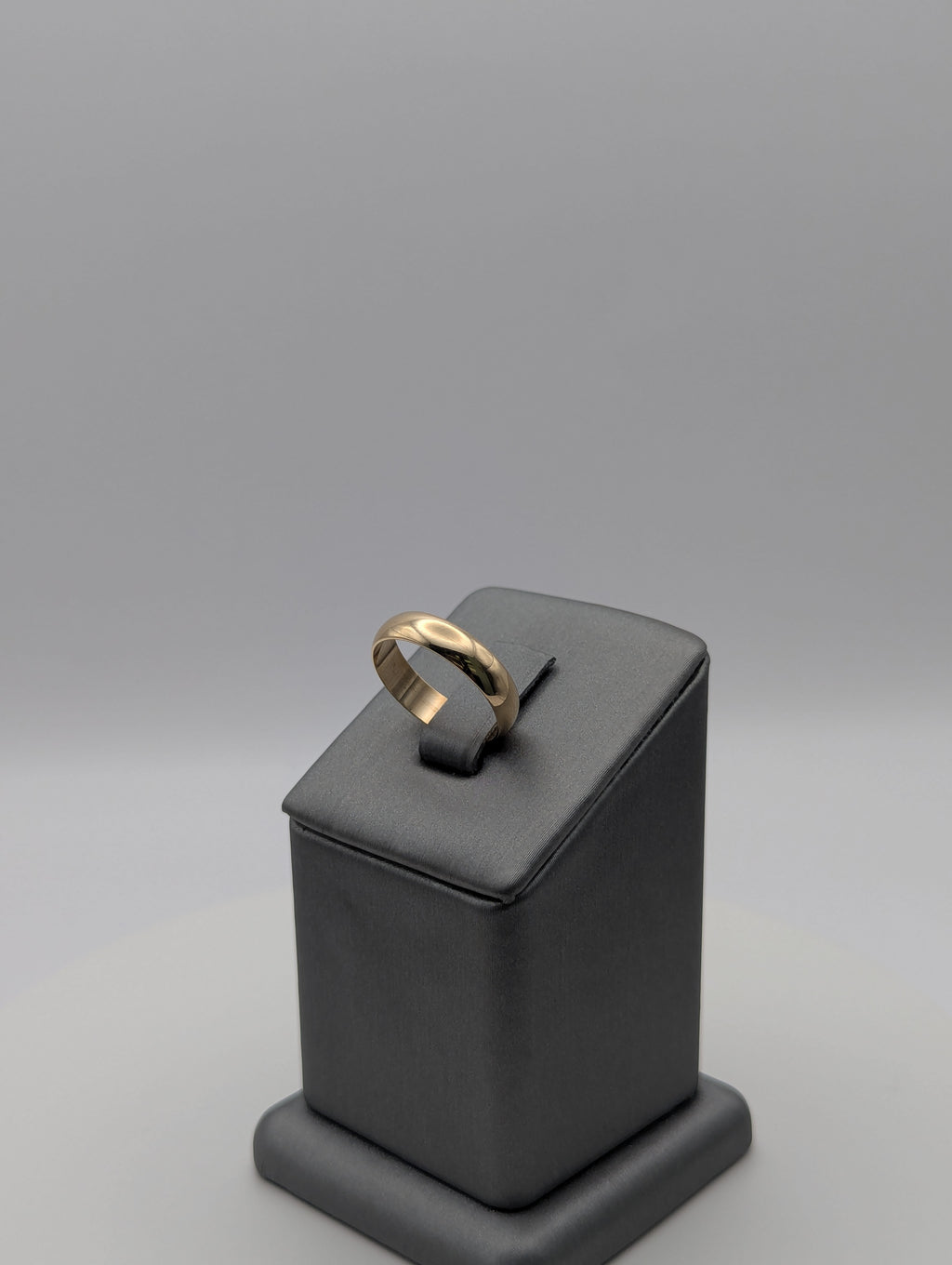 Anillo de boda de oro amarillo de 14 quilates
