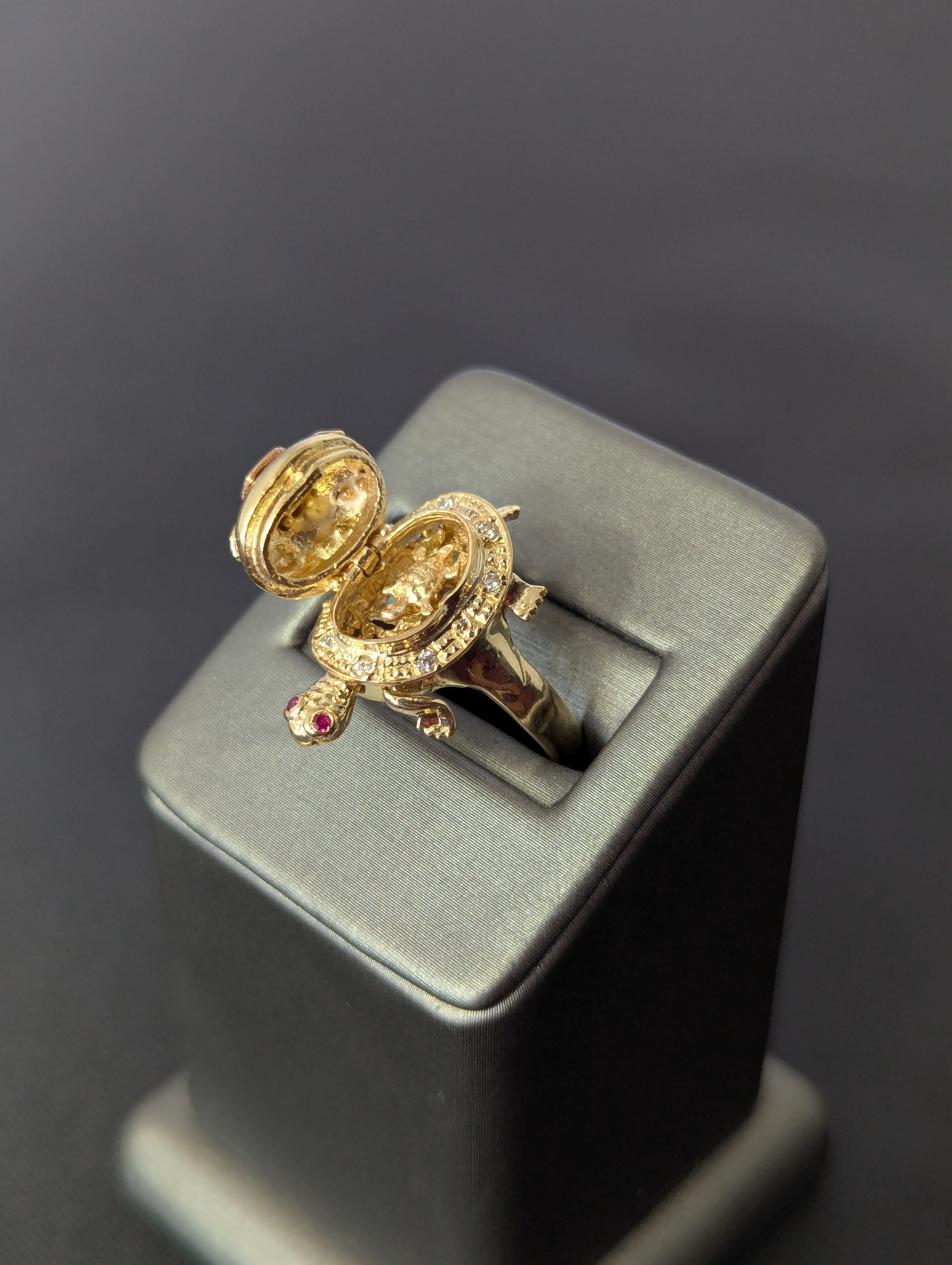 Anillo de tortuga móvil de oro amarillo y rosa de 14K