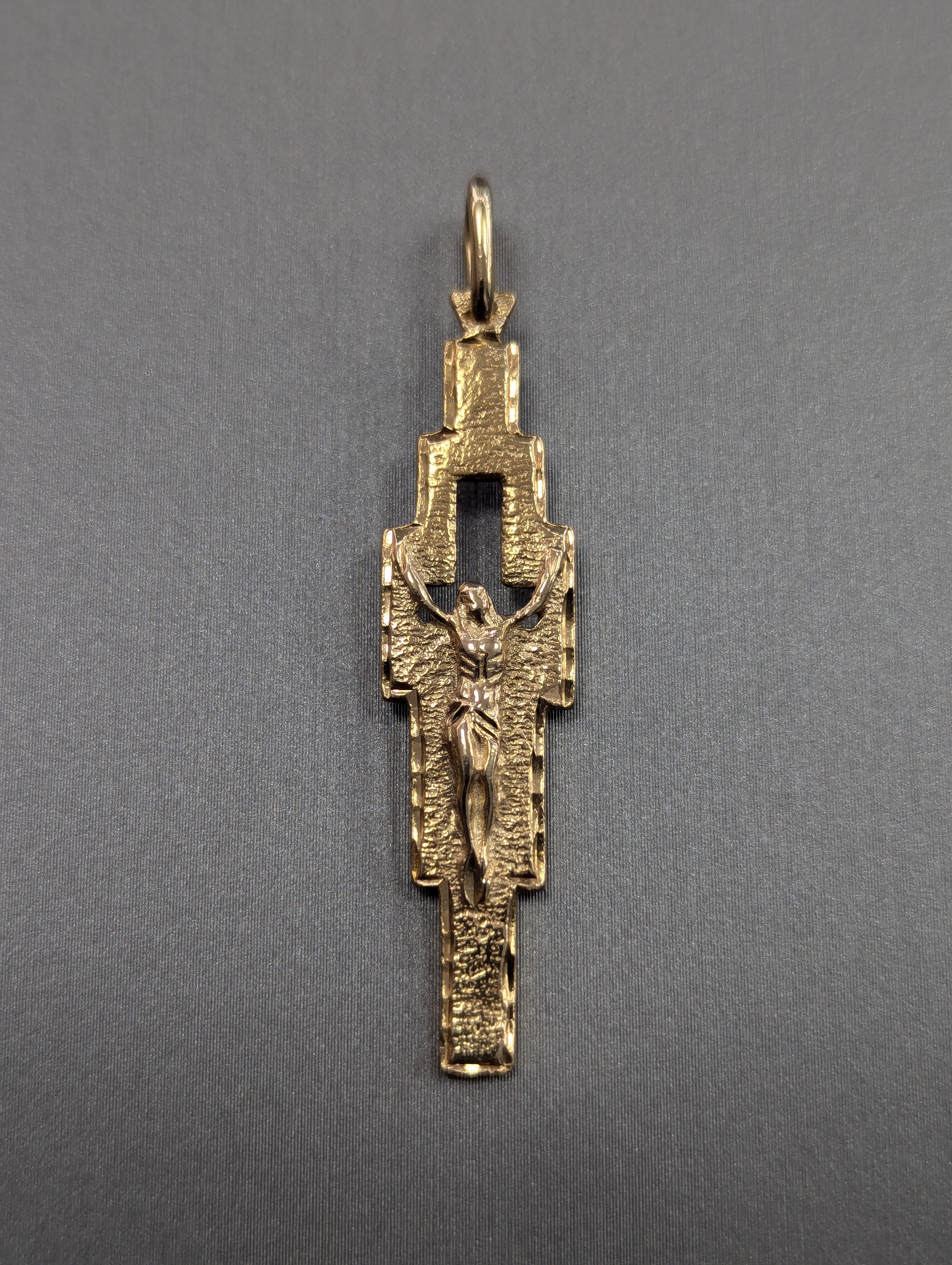 Colgante Crucifijo de Oro Amarillo de 14K