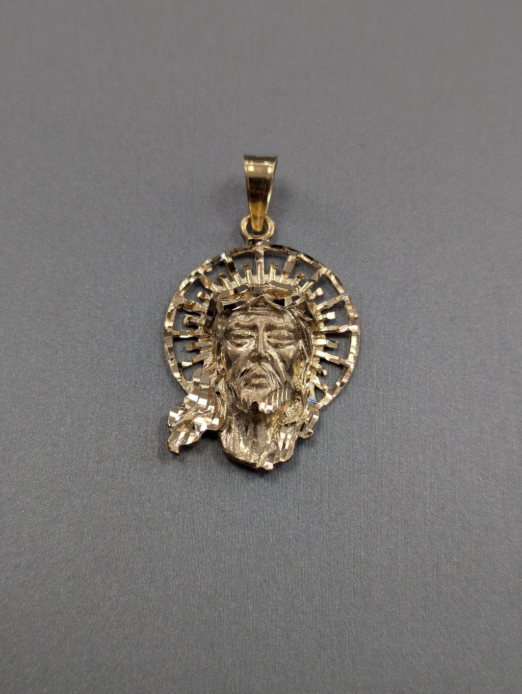 Colgante Cabeza de Jesús de Oro Amarillo 14K con Talla Diamante