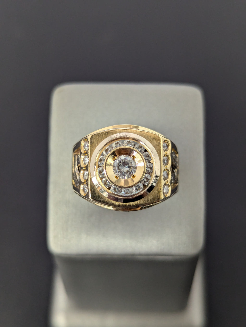 Anillo de águila de dos tonos de oro amarillo y blanco de 14K con circonitas cúbicas