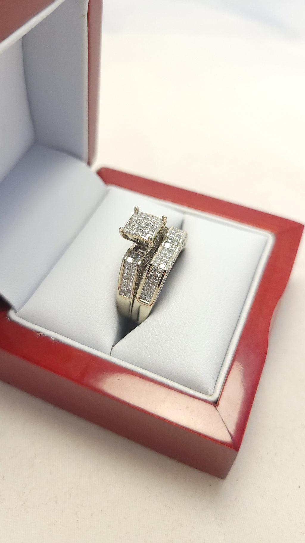 Anillo de diamante cuadrado de oro blanco de 14K