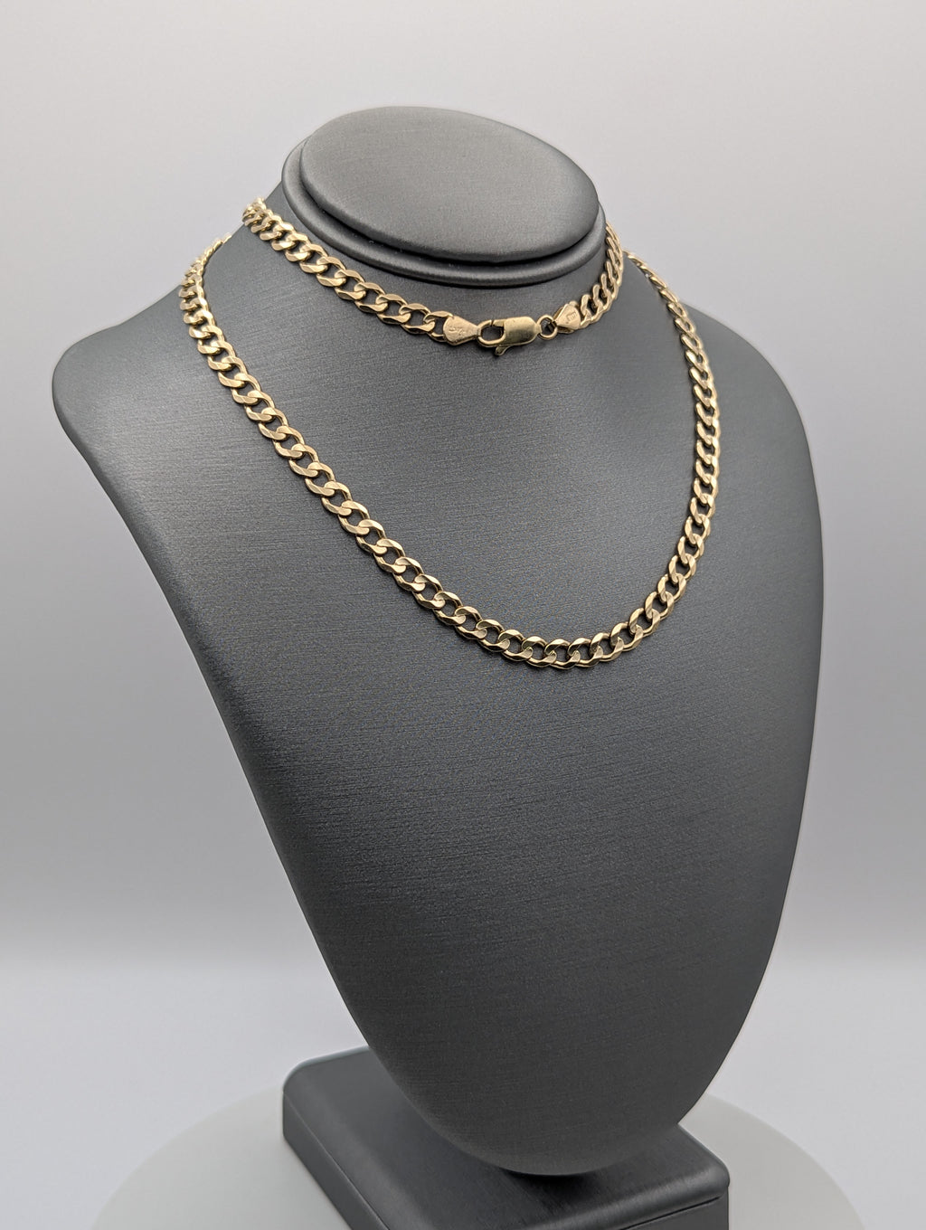 Cadena de eslabones cubanos de oro amarillo de 14K