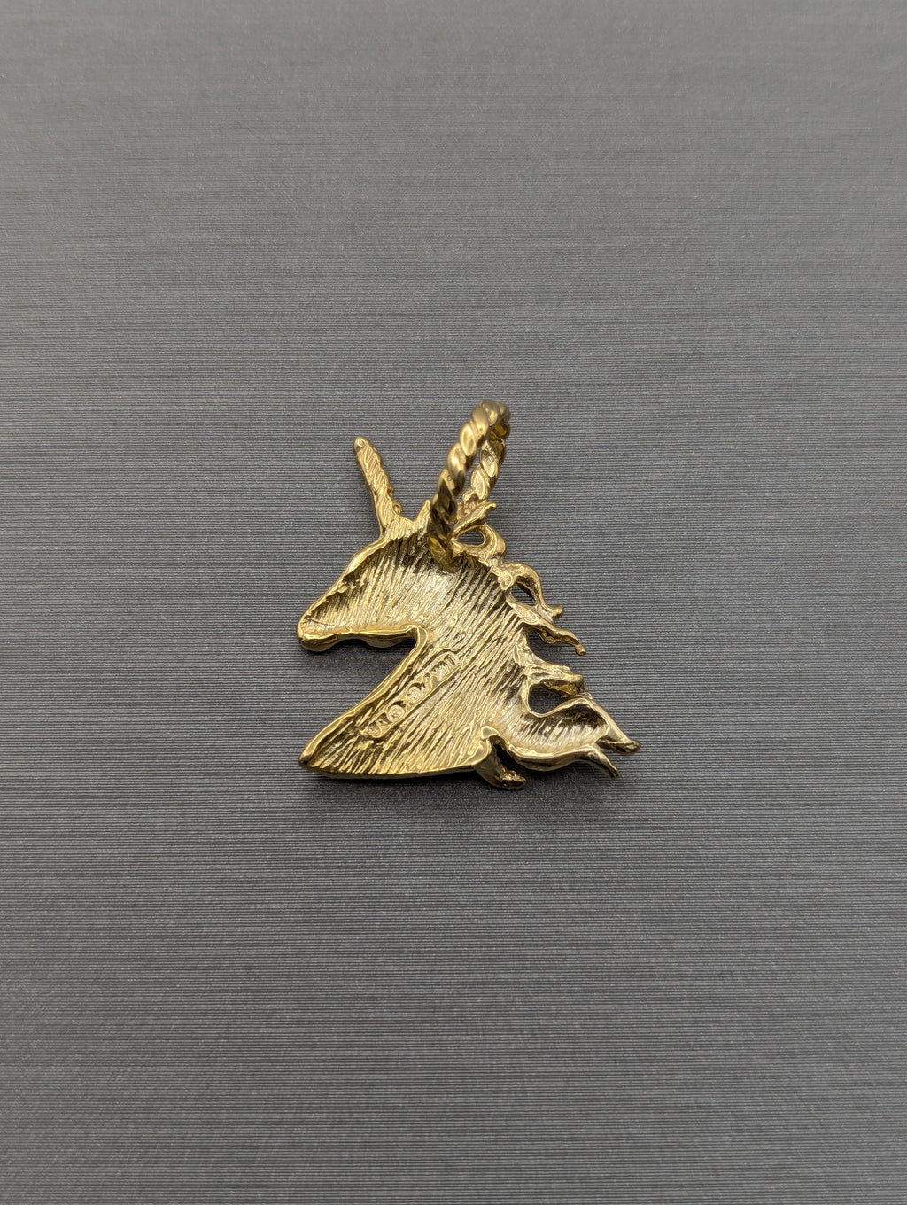 Dije Unicornio Oro Amarillo 14K Corte Diamantado