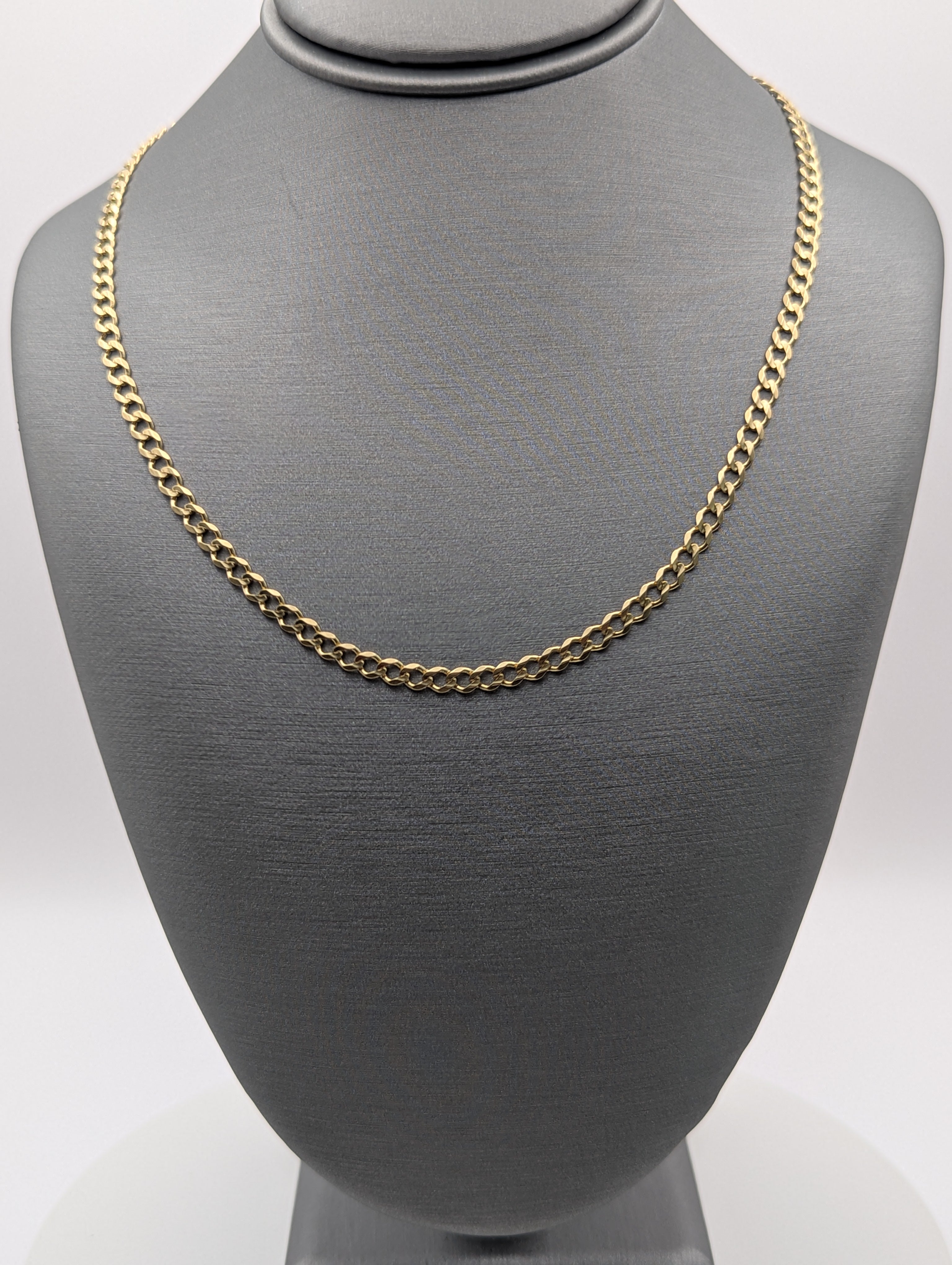 Cadena de eslabones tipo 'Curb' de 14K en oro amarillo