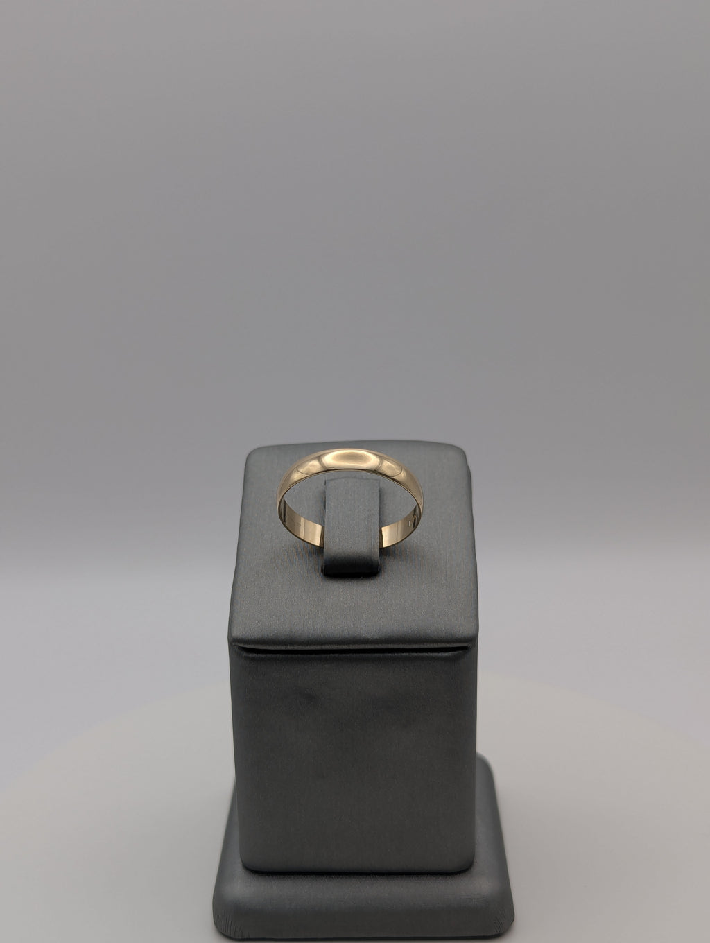 Anillo de matrimonio de oro amarillo de 14 quilates
