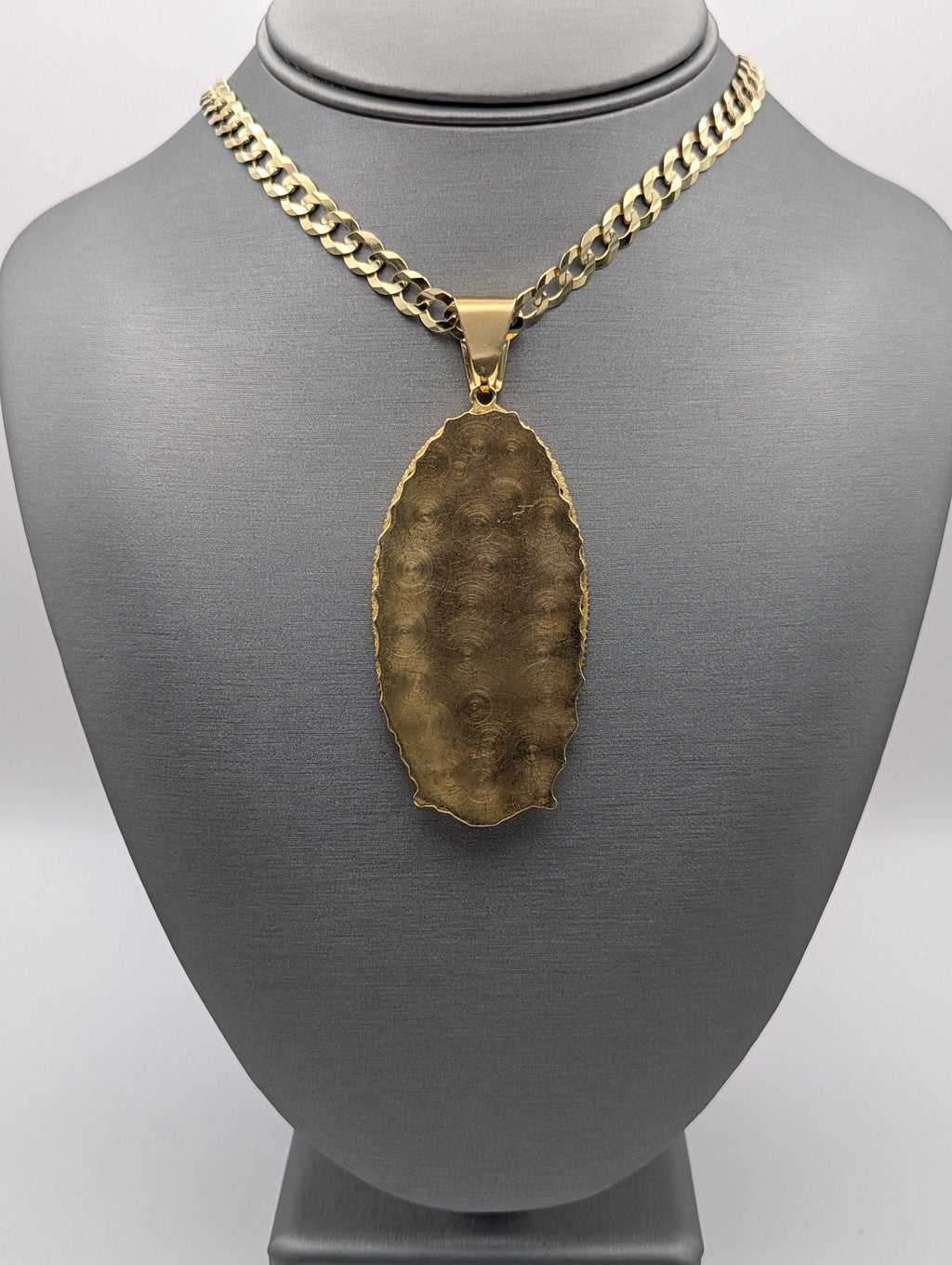 Colgante Guadalupe de oro de 14K con circonitas cúbicas