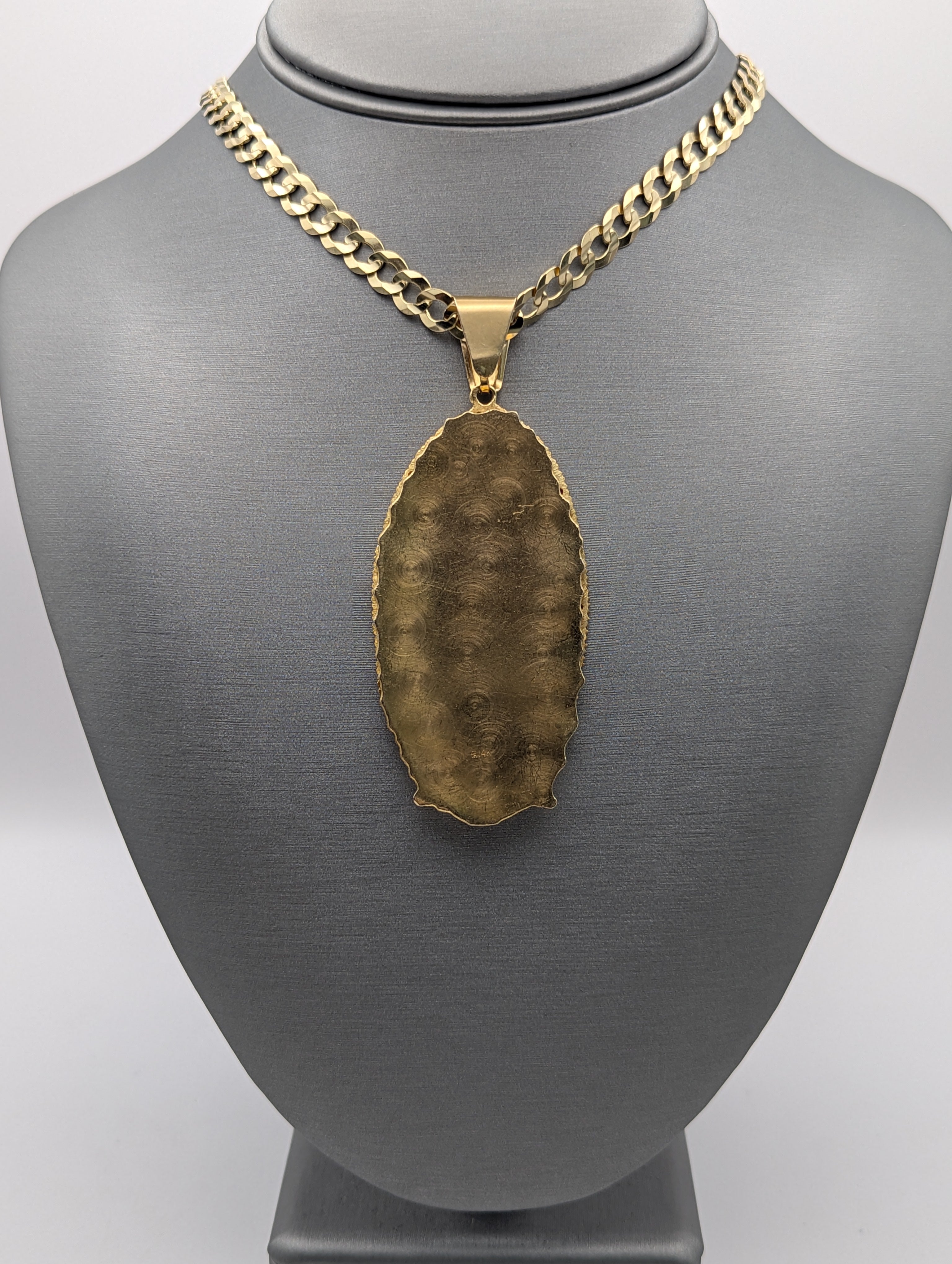 Colgante Guadalupe de oro de 14K con circonitas cúbicas