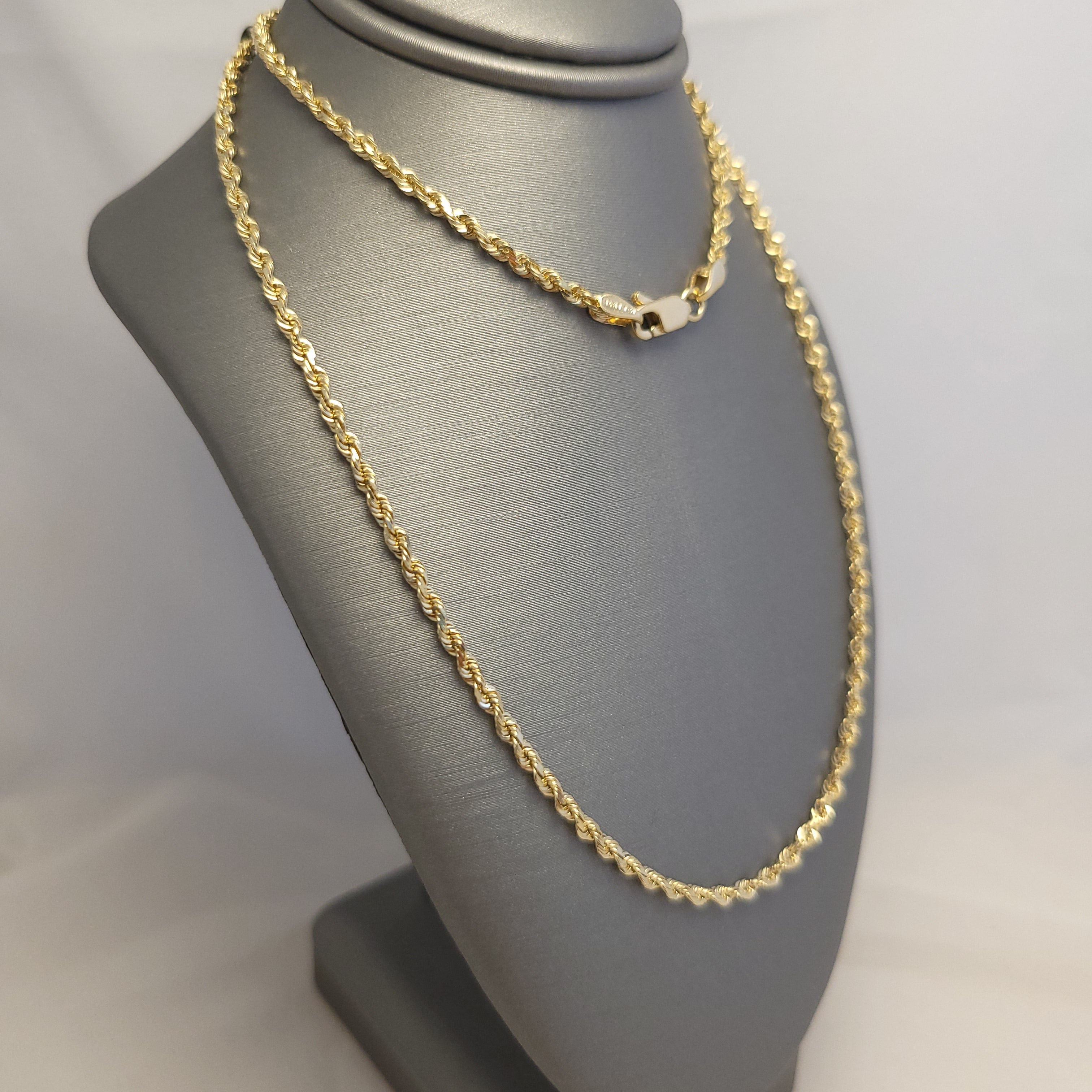 Cadena de oro macizo de 14K en estilo cuerda