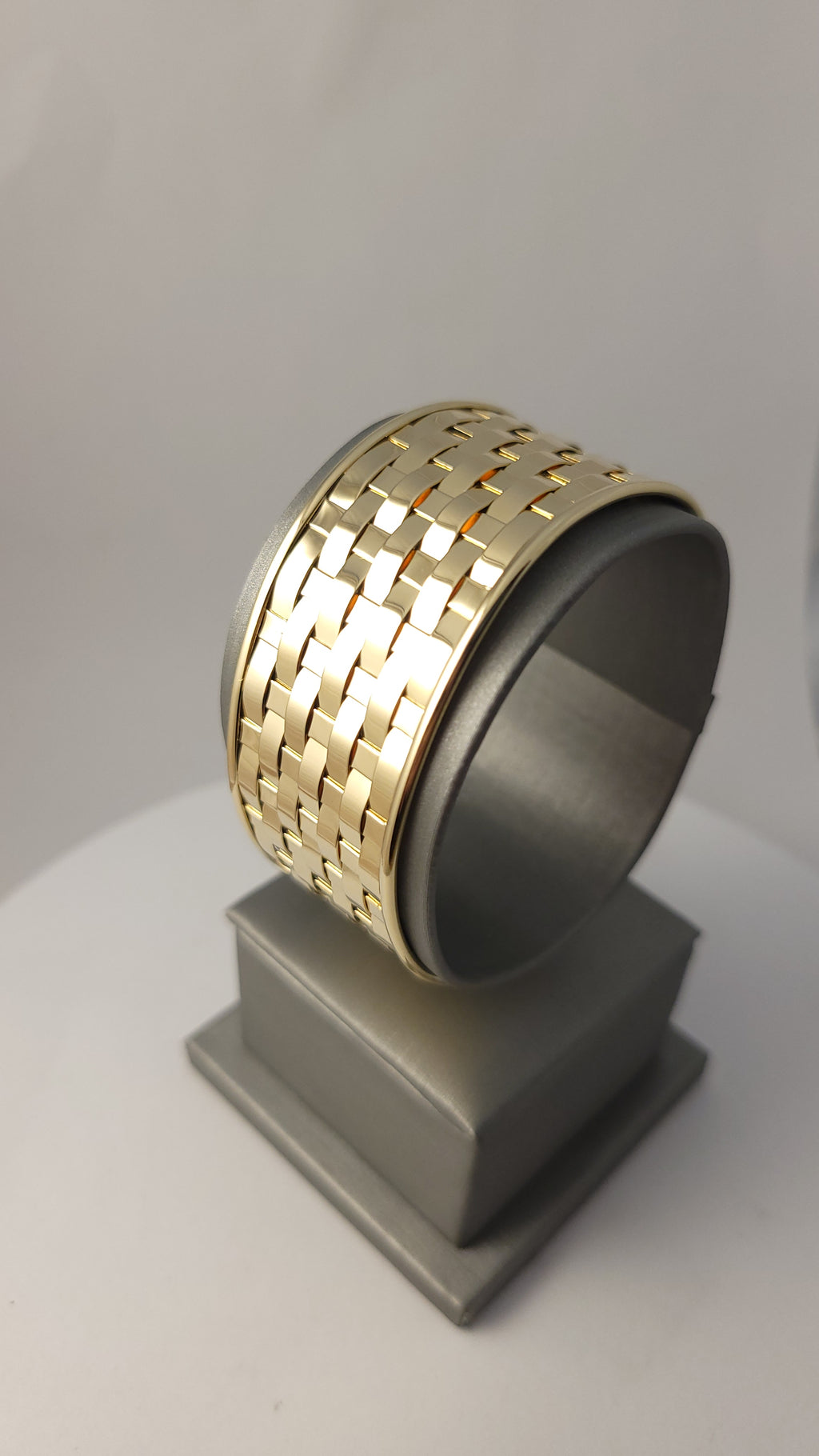 Brazalete tejido de oro amarillo de 14 quilates
