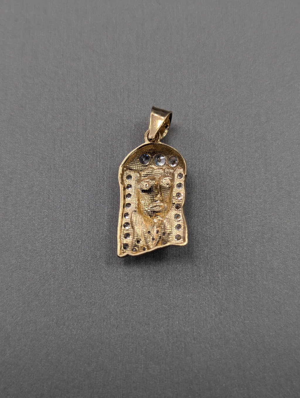Colgante de Jesús de oro bicolor de 14K con circonitas