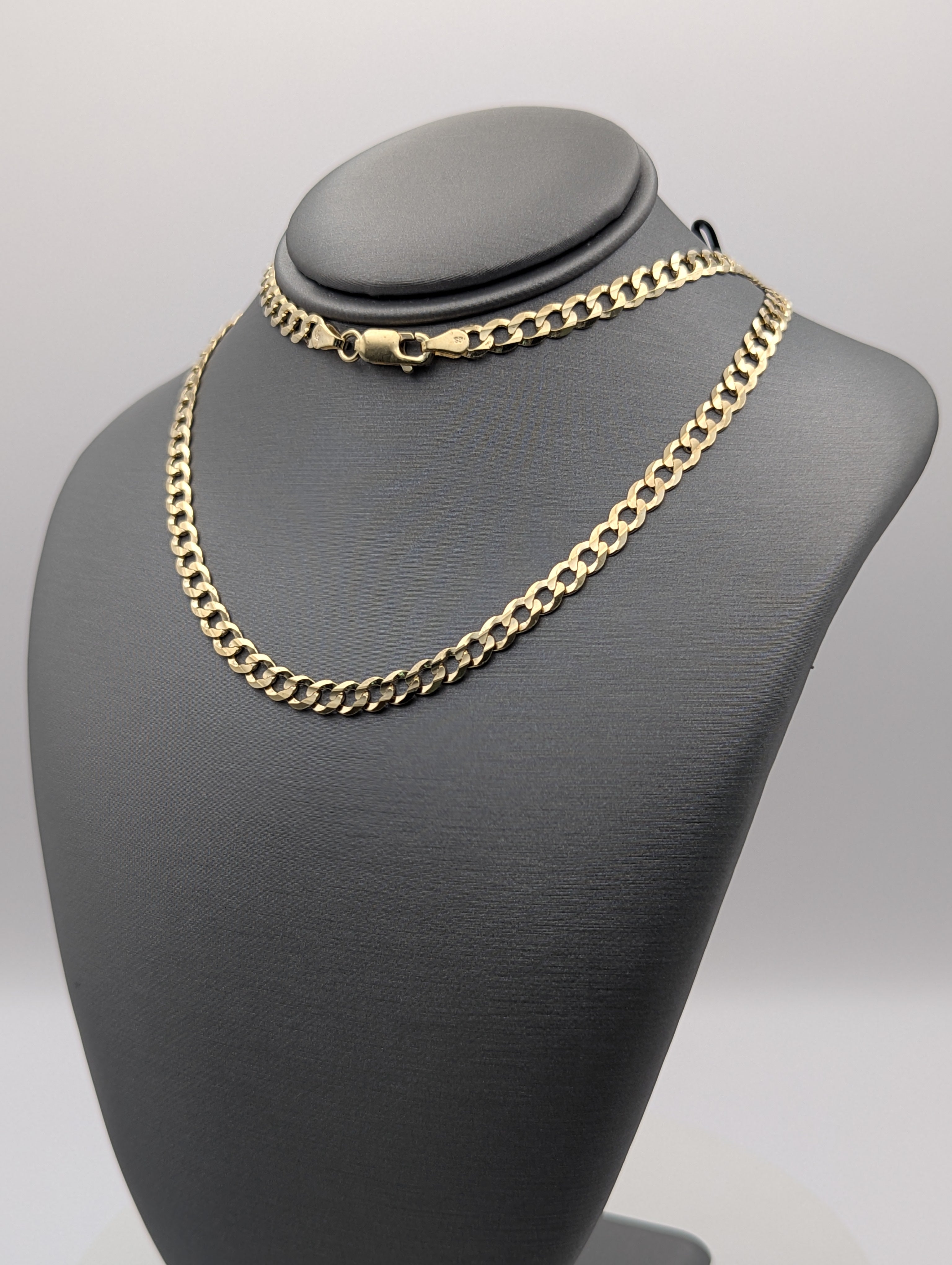 Cadena de eslabones cubanos de oro amarillo de 14K