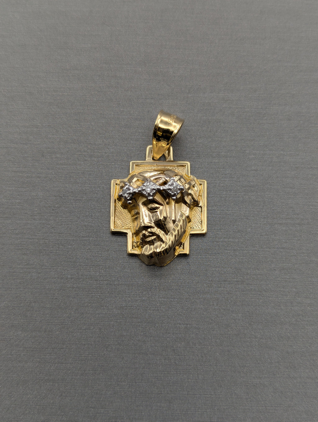 Colgante con Cabeza de Jesús en Oro Amarillo de 14K