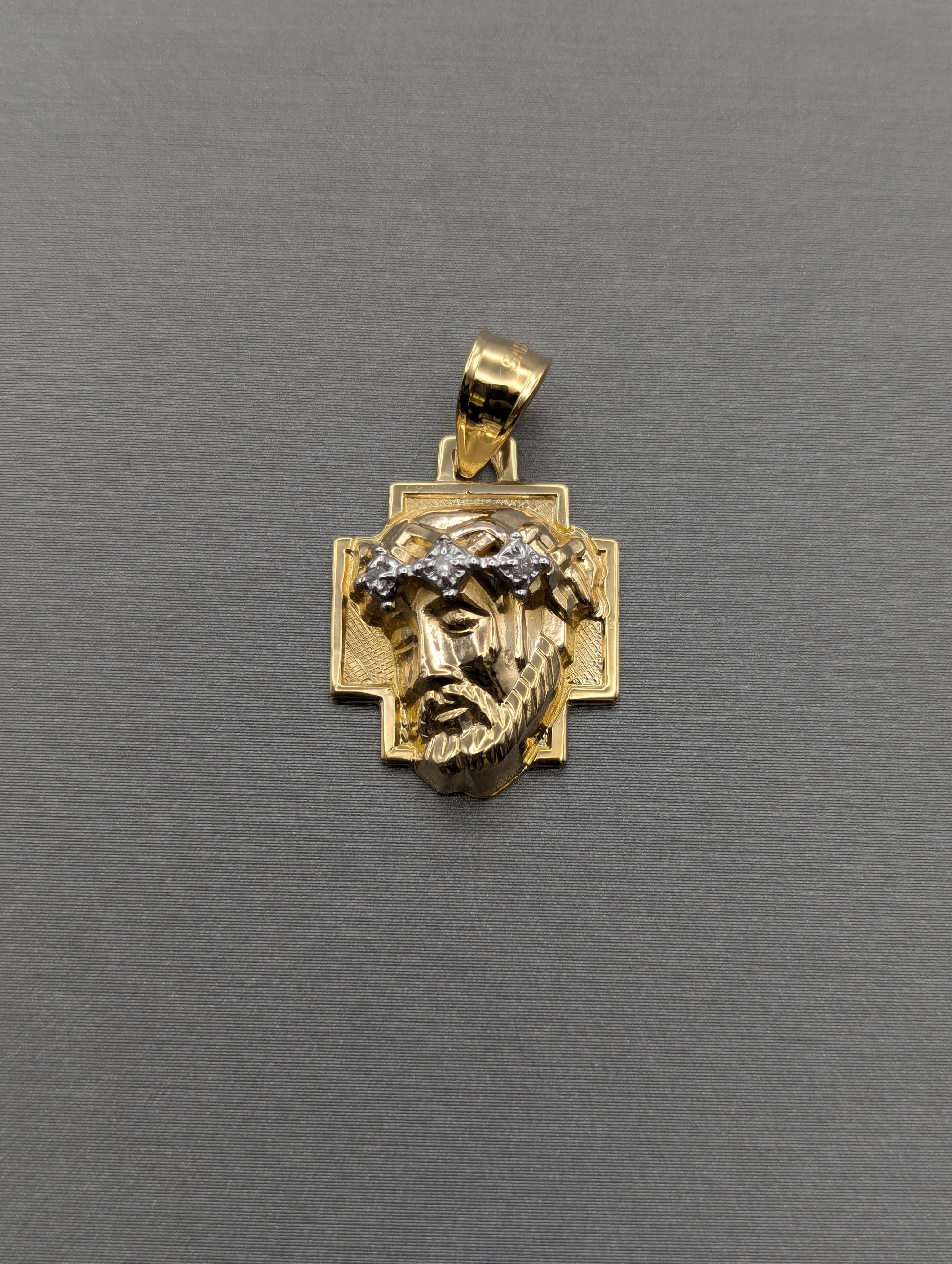 Colgante con Cabeza de Jesús en Oro Amarillo de 14K