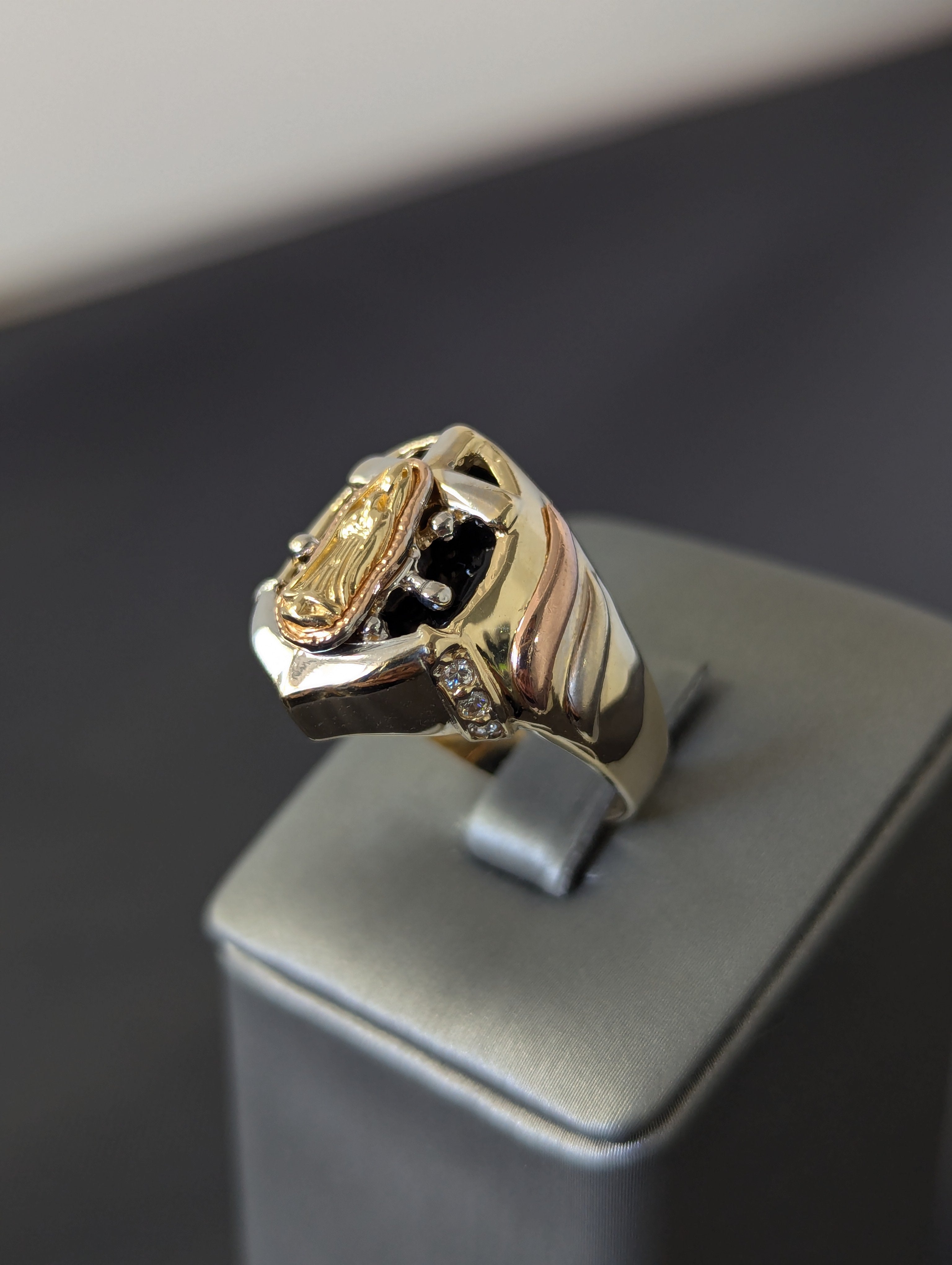 Anillo de la Virgen María con ancla tricolor de oro de 14K