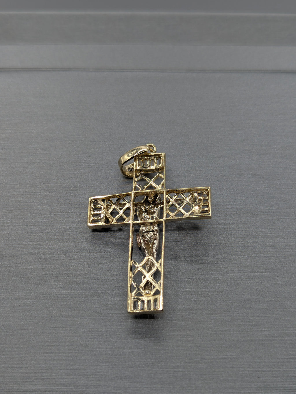 Colgante Crucifijo Tricolor de Circonita Cúbica 14K