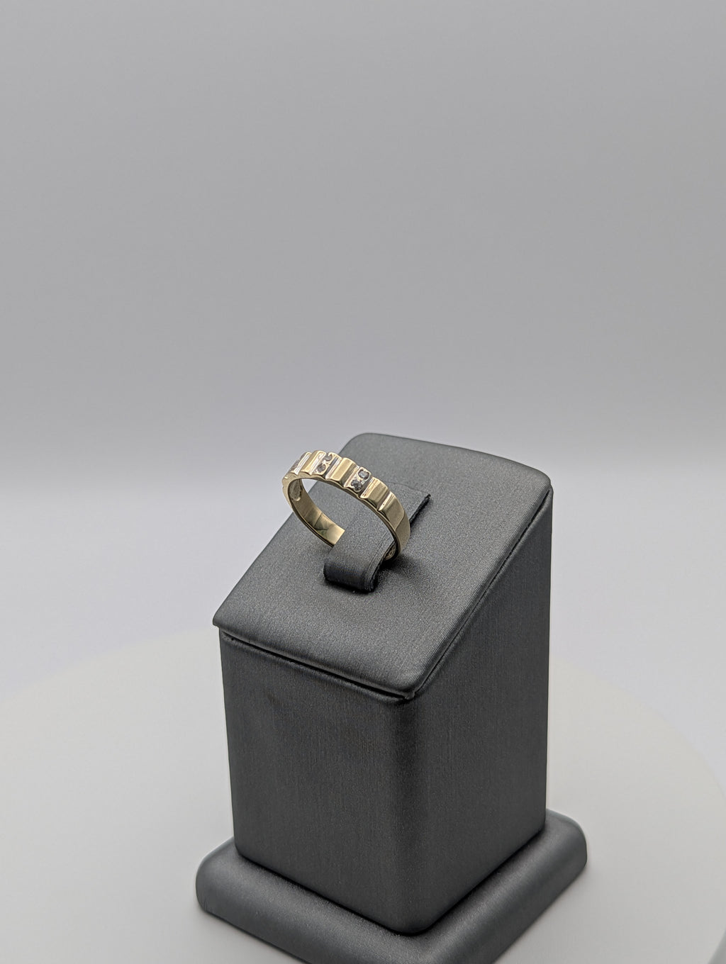 Anillo de boda de circonita cúbica de oro amarillo/blanco de 14K
