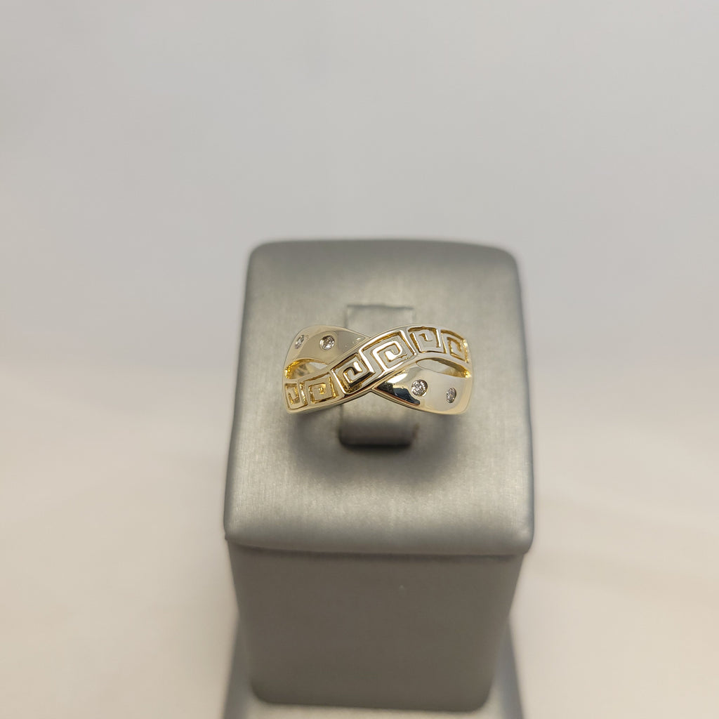 Anillo de oro amarillo de 14K con diseño de greca