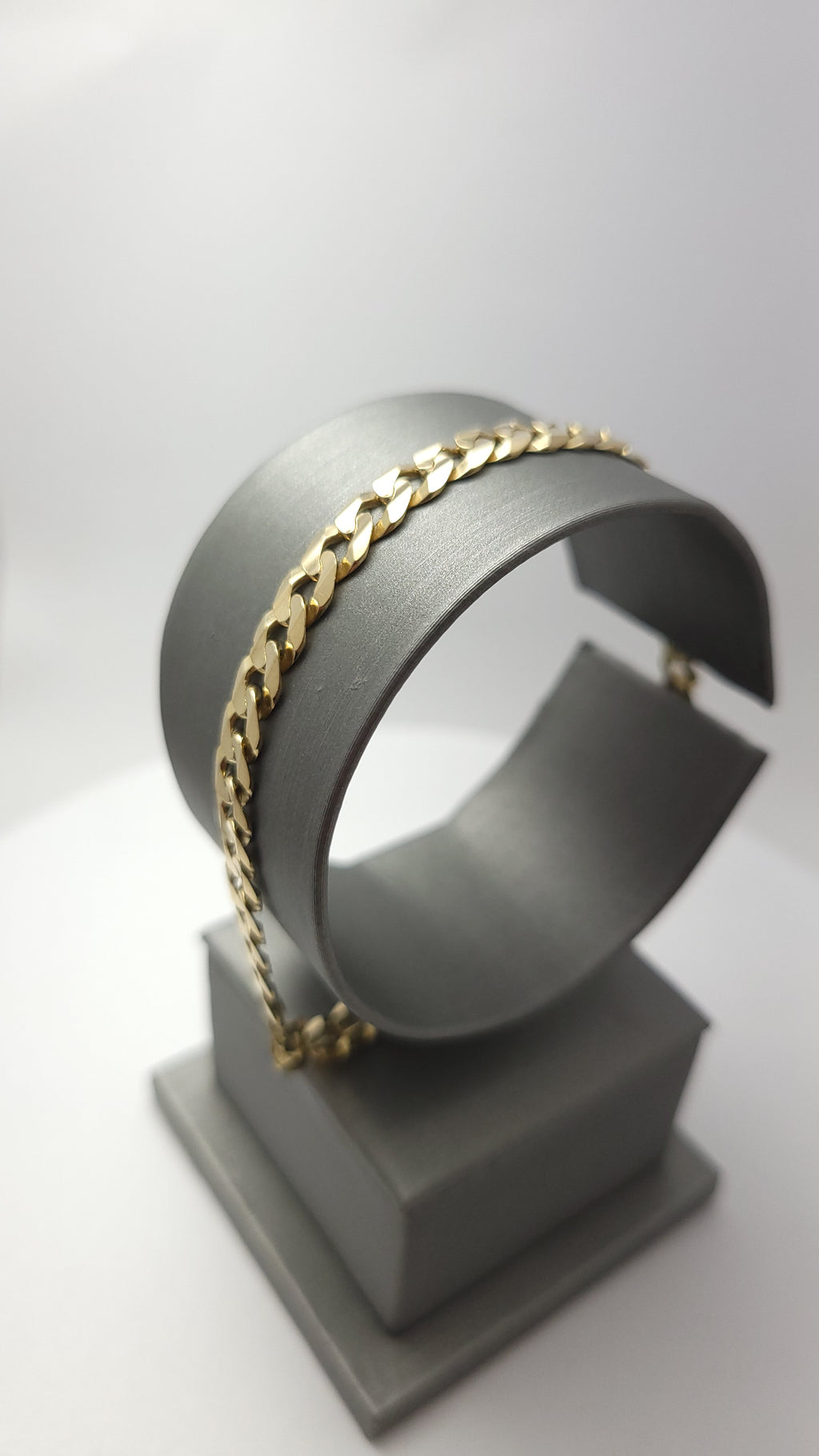 Pulsera de oro amarillo de 10K con eslabones de cadena tipo 'Curb'