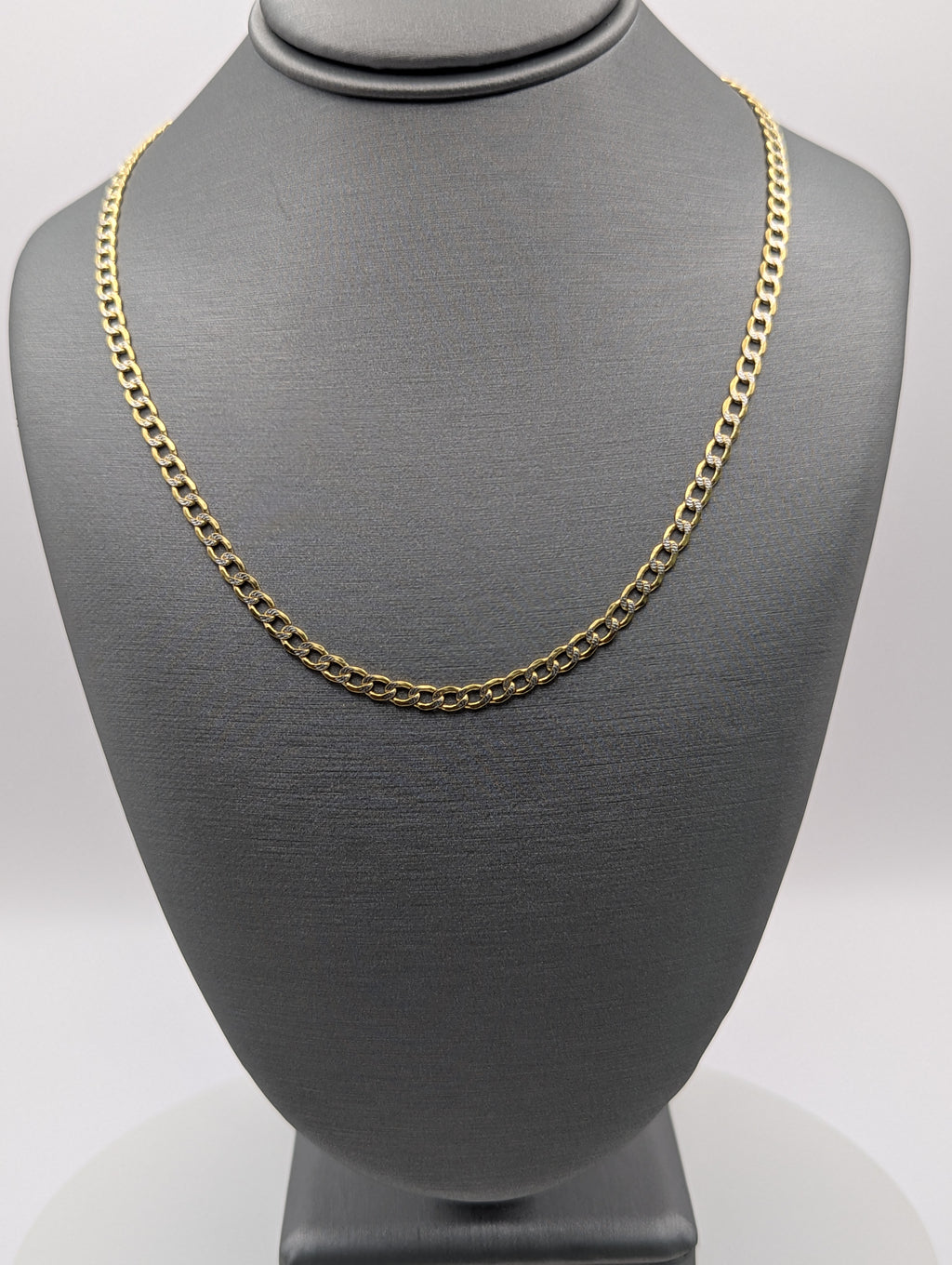 Cadena de eslabones tipo Curb, oro amarillo de 14K con corte de diamante