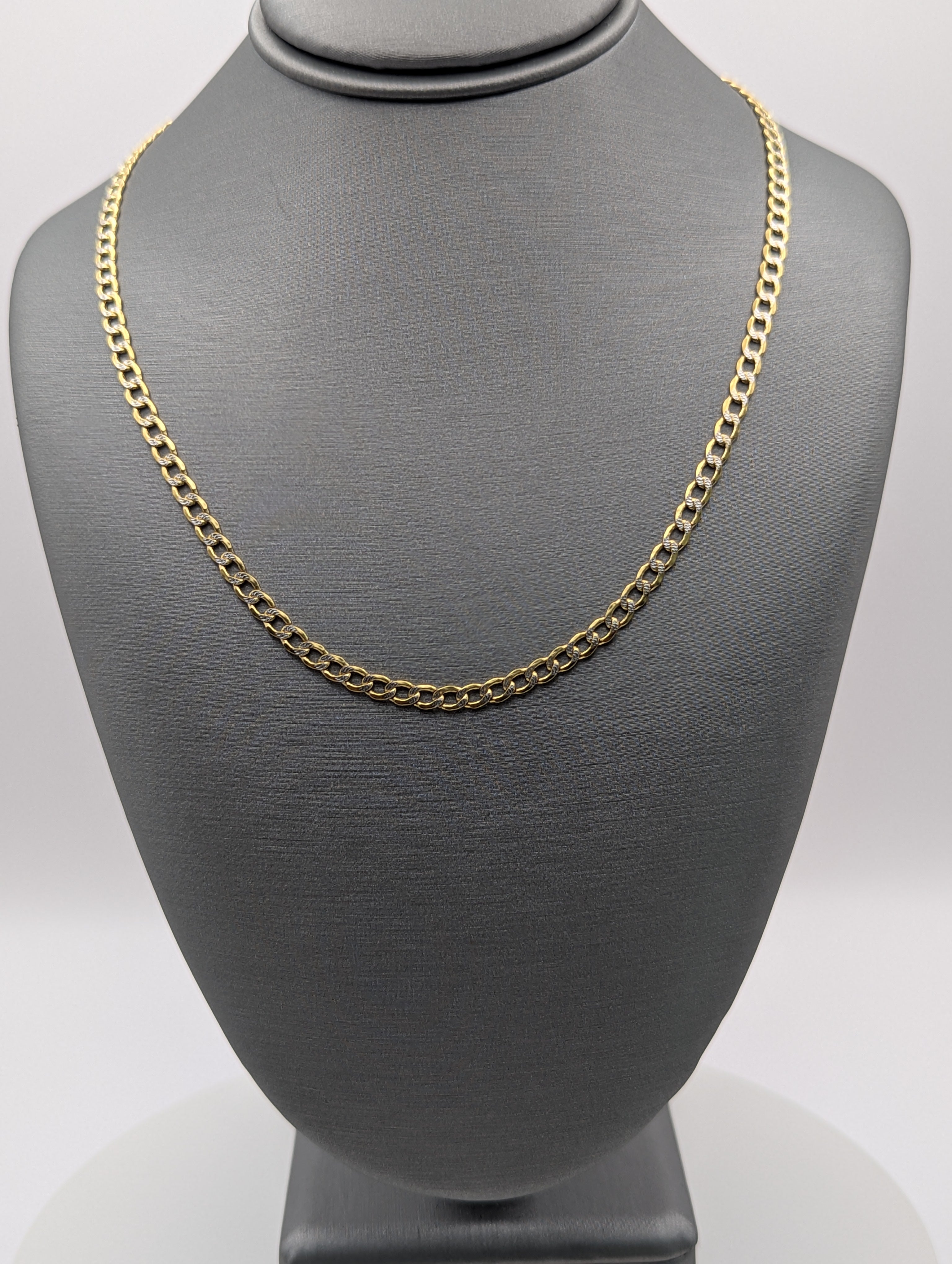 Cadena de eslabones tipo Curb, oro amarillo de 14K con corte de diamante