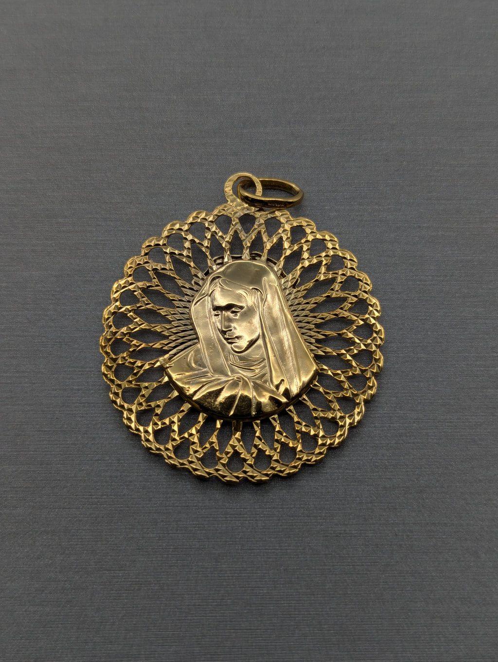 Dije/Colgante de 14K en oro amarillo con la cabeza de Jesús/María